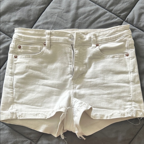 Stylish White Denim Women Shorts - Picture 1 of 4